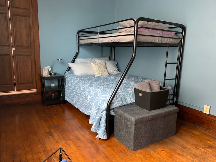 ห้องนอนชั้นแรก - เตียงสองชั้น/เตียงสองชั้น