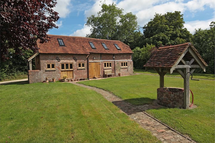 Detached Converted Barn in the Sussex Countryside