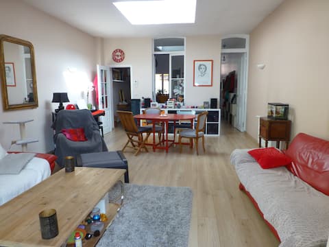 Successful Airbnb property: Nice spacious and bright home in Fives
