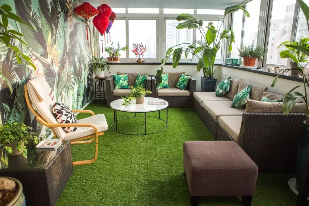 Lounge Area-rest here after working or touring all day