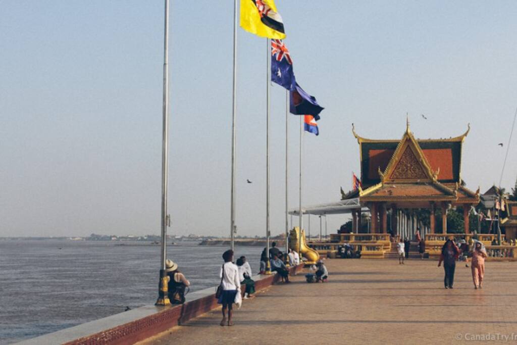Mekong riverside (Phnom Penh)