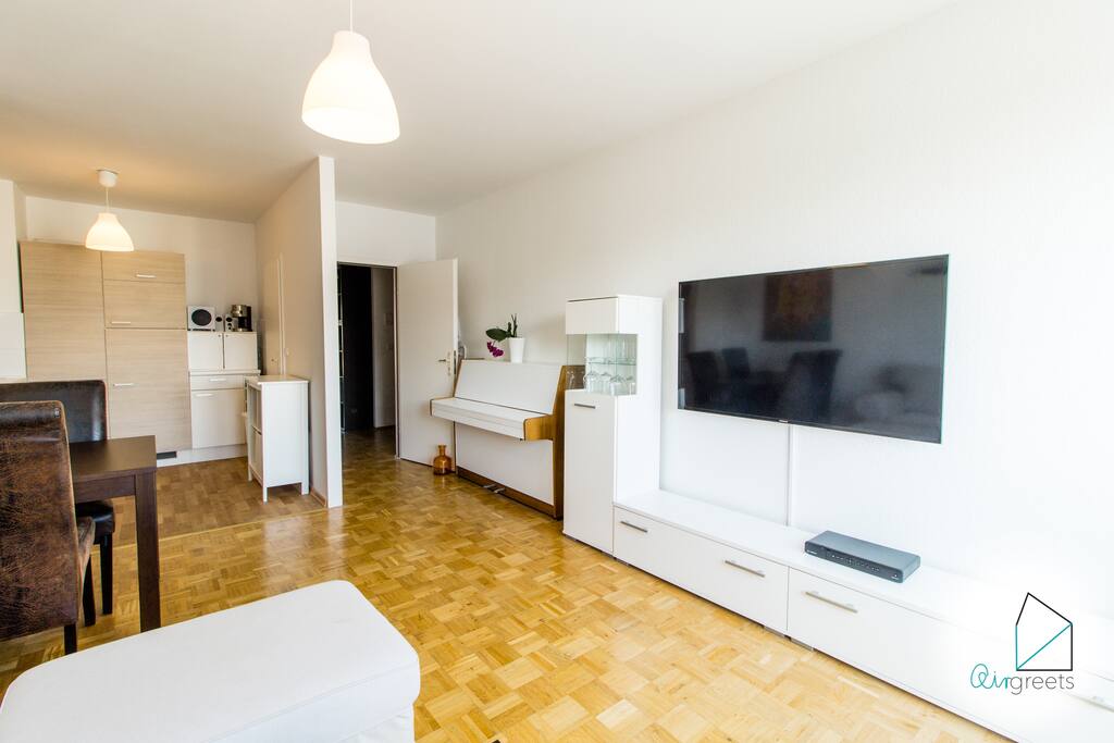 The TV offers you the perfect entertainment package in the evening.