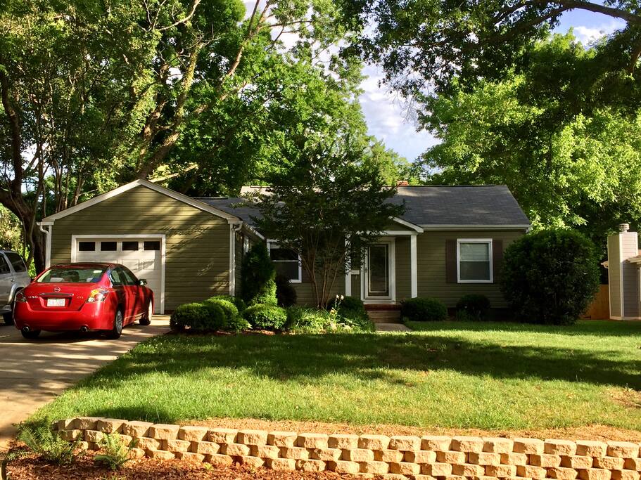 Well maintained front yard and plenty of parking with large driveway and street parking.