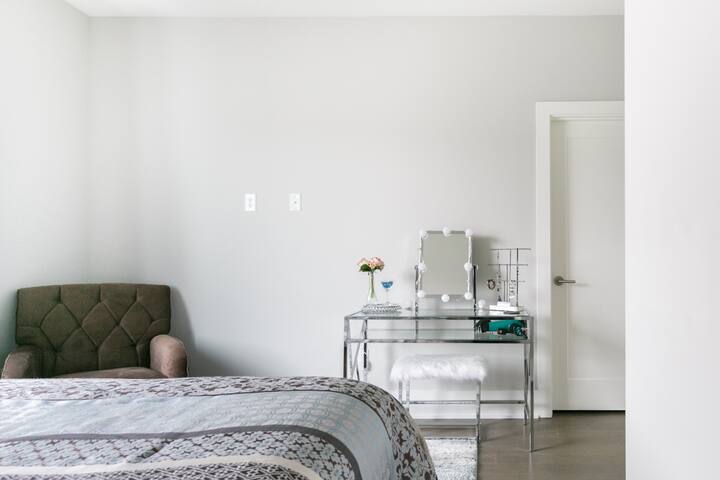 Cool Nashville Townhouse with Open-Concept Layout gallery image 3