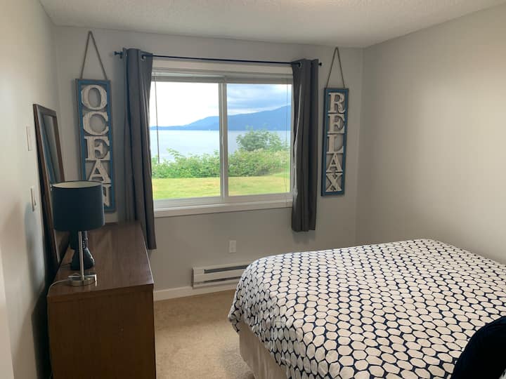 Second bedroom with queen bed and a view of the ocean.