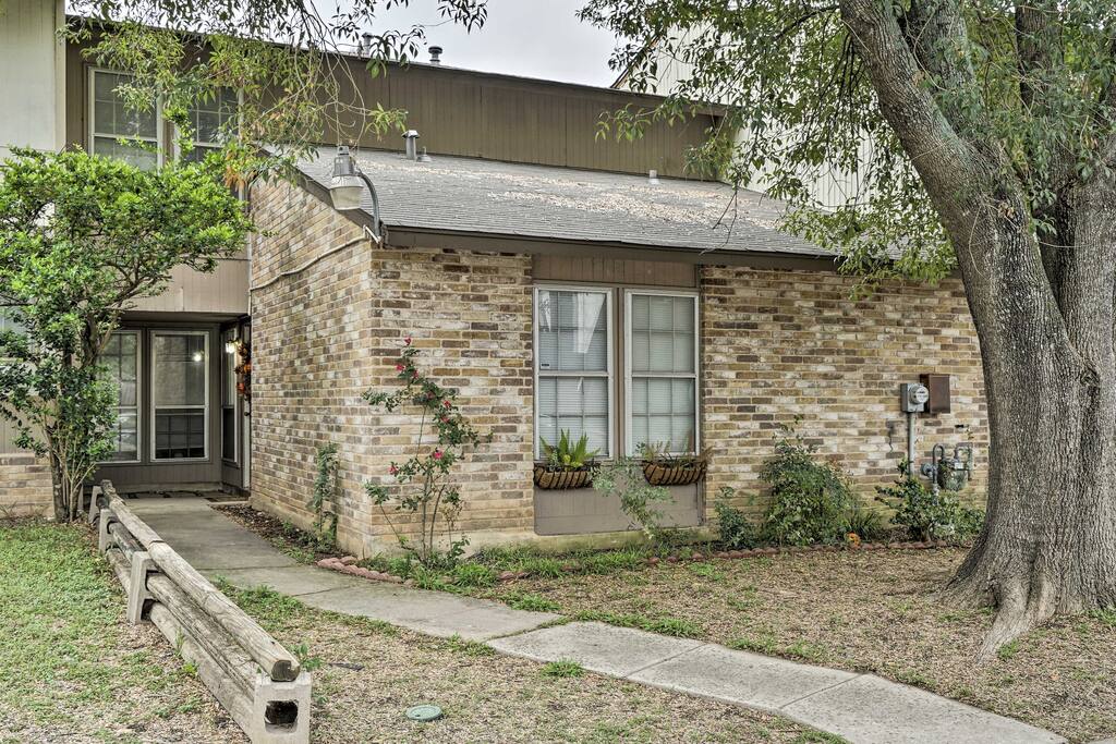 Located in a new, up-and-coming neighborhood, you'll enjoy a peaceful retreat away from the hustle and bustle of the downtown crowds.
