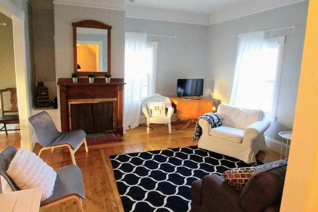 Living room - floor #2. Wifi, smart TV with Netflix account, original fireplace, and high ceilings.