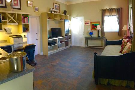 Super-Cozy Apartment Near It All