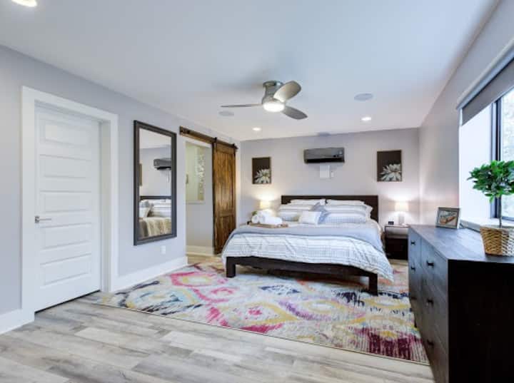 ¡Nuestros estándares de limpieza son mucho más altos que un Airbnb típico! ¡Toda la ropa de cama se lava profesionalmente entre una estancia y la siguiente! ¡Una cosa menos de la que tienes que preocuparte cuando te hospedes aquí!