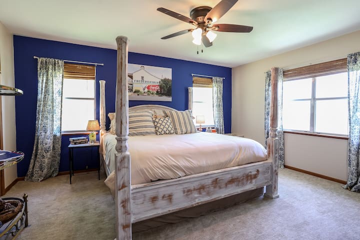 Fantastičan bračni krevet u glavnoj spavaćoj sobi