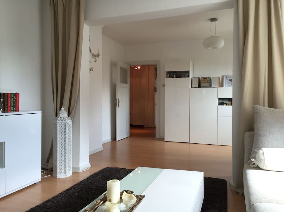 Wohn- und Arbeitszimmer
