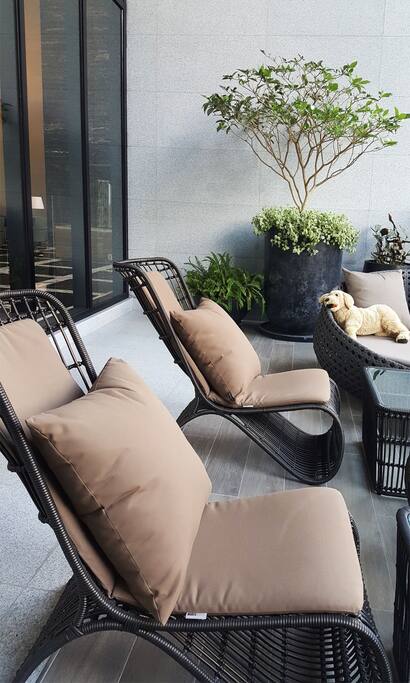 outdoor sitting area
