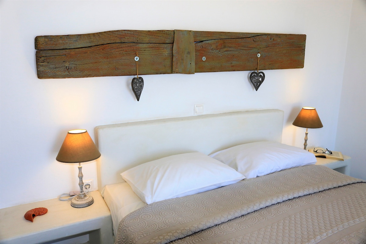 Dormitorio 1 con cama tamaño queen.