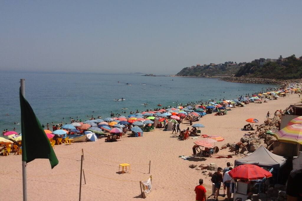 Plage trés propre, familliale, sécurisée