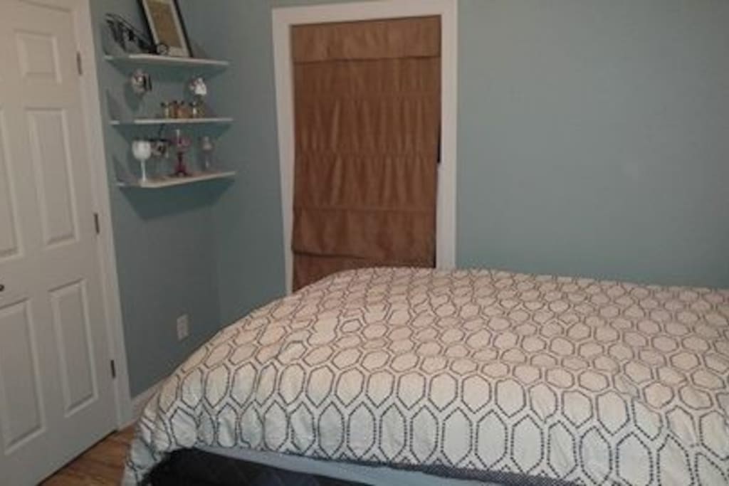 Bedroom, all linens provided. Brand new queen size posturepedic