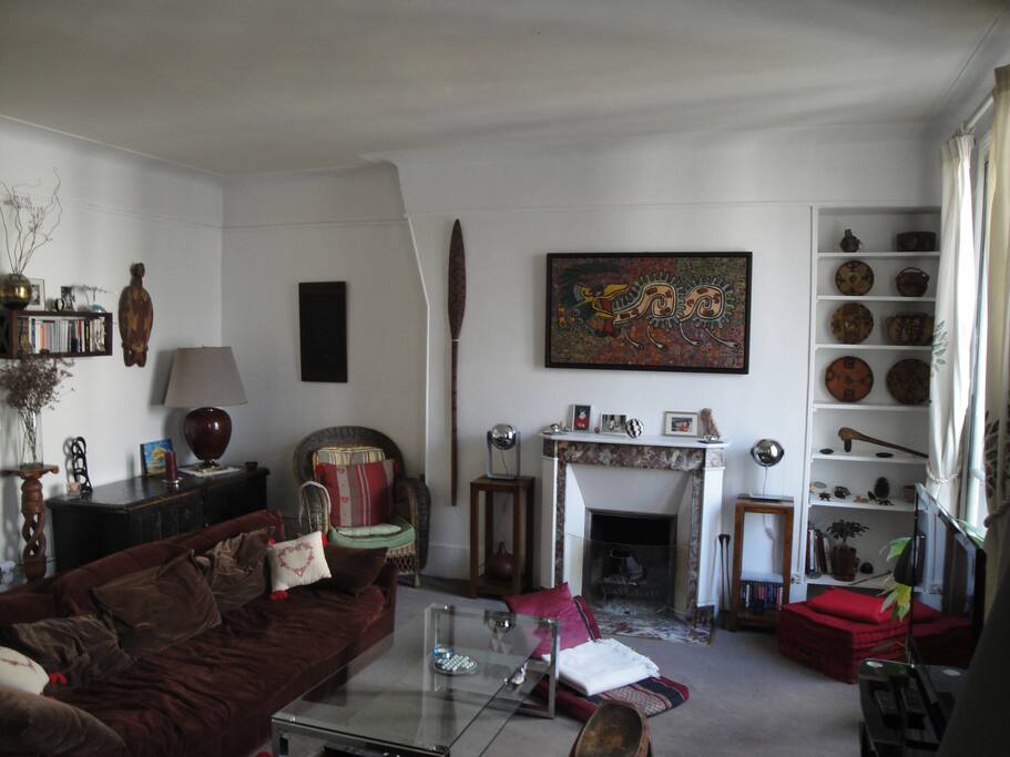 Salon avec cheminée (parfaitement fonctionnelle). 30 m2