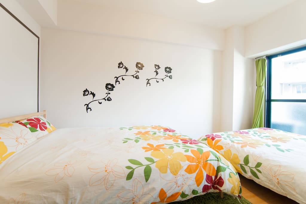 Comfortable beds and closet with hangers The following keywords let you easily find the room you want to book. 大阪 難波 USJ 道頓堀 大阪城 心斎橋 梅田 関西空港 京都 神戸 奈良 Namba Osaka USJ Dotombori Osaka Castle Shinsaibashi Umeda Kansai Airport KIX Kyoto Kobe Nara