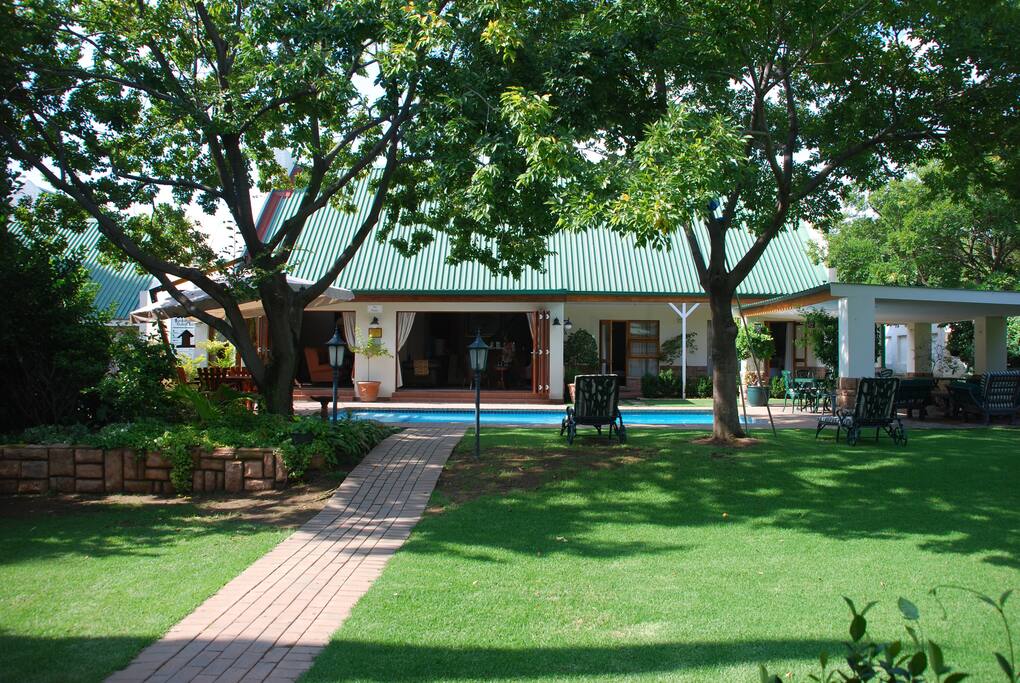 Tranquil gardens allow you to forget that you are in the thriving metropolis of Africa's busiest city.