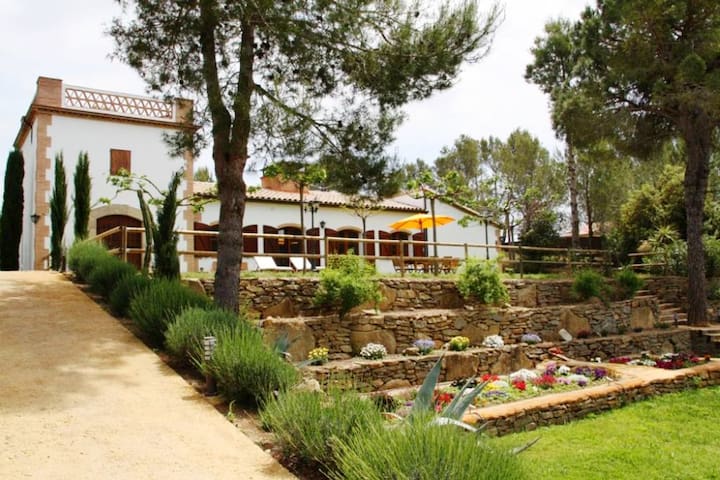 BEAUTIFUL VILLA WITH 2 SWIMMING POOLS gallery image 5