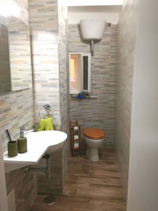 Bagno privato con doccia