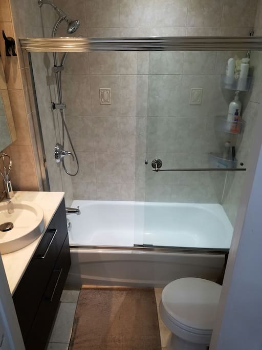 Main bathroom right next to room.