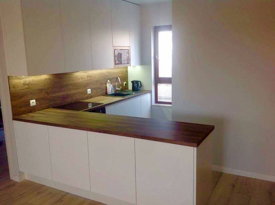 Full equipped kitchen (Bosch washing machine, Samsung microwave, refrigator) + 2 large wardobes for clothes
