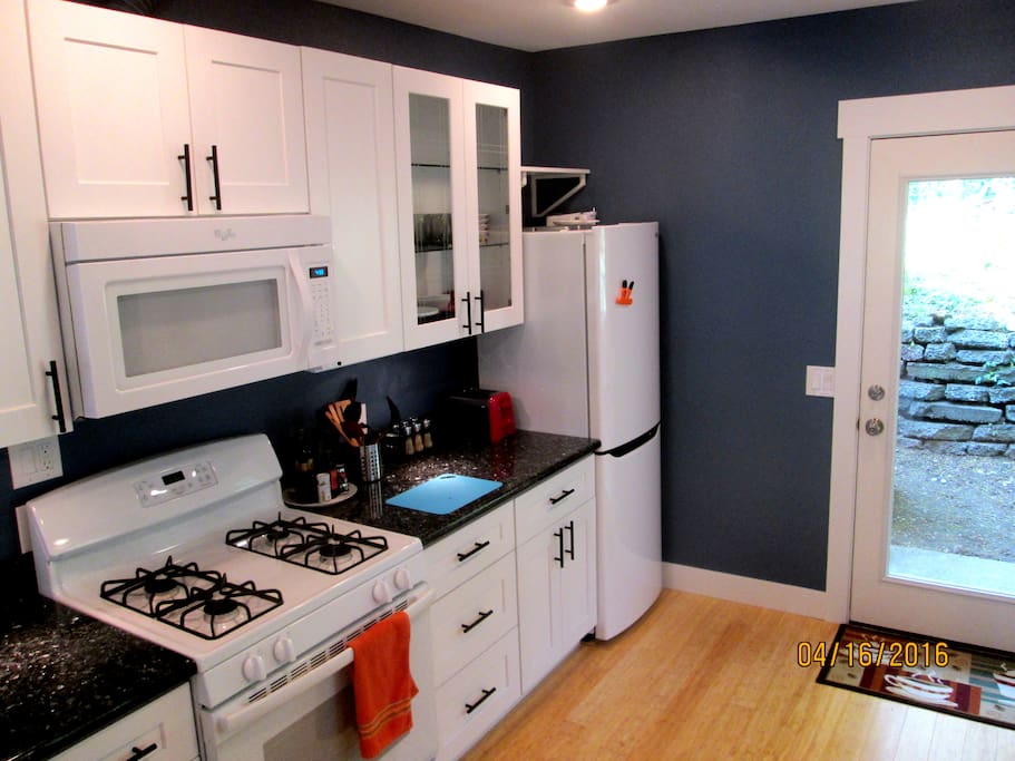 Sparkle kitchen with new appliances