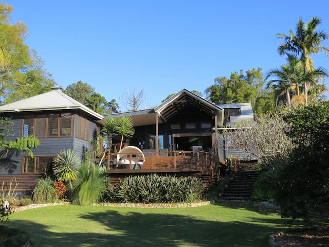 BELLINGEN CONVERTED CHURCH (Pet Friendly)