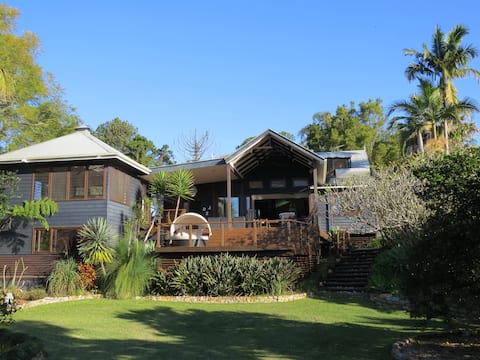 BELLINGEN CONVERTED CHURCH  (Pet Friendly)