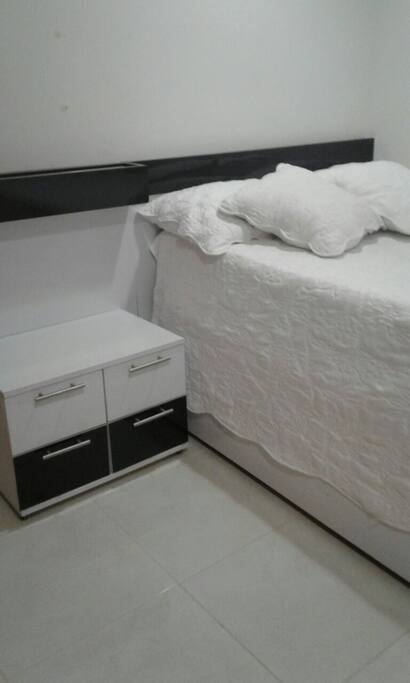 a habitación con cama 1.20 metros.