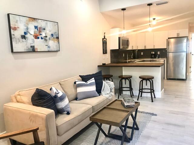 Historic Farmhouse Apt - Old NE St Pete -360#1250