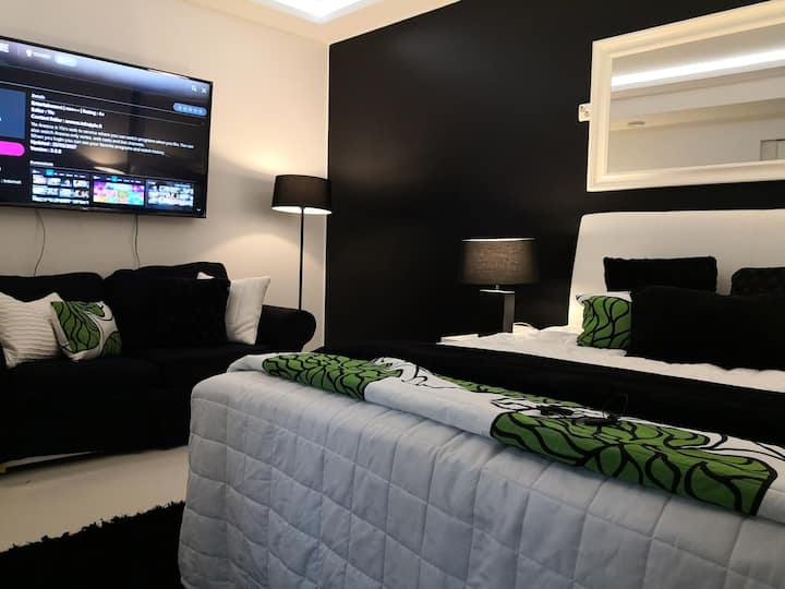 3号卧室， 160厘米，配备床，如有需要，配备120厘米沙发床。 卧室设有桑拿区，以及配备冰箱、微波炉和咖啡机的休息区。 房间有自己的私人入口。 