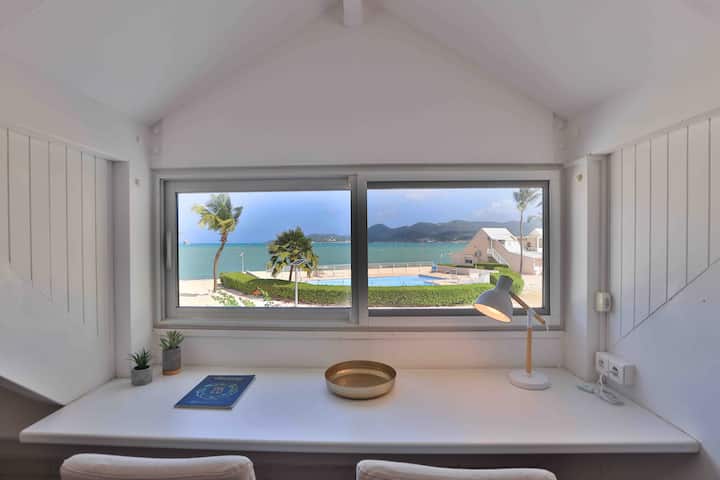 „ყველაზე ლამაზი ოფისი მსოფლიოში? იმუშავეთ დისტანციურად სწრაფი Wi‑Fi ქსელით ან უბრალოდ დატკბით ფირუზისფერი წყლის ხედით გაღვიძებისთანავე.    