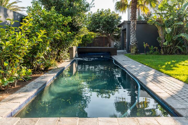 Gathering Friends in Comfort and Deluxe gallery image 2