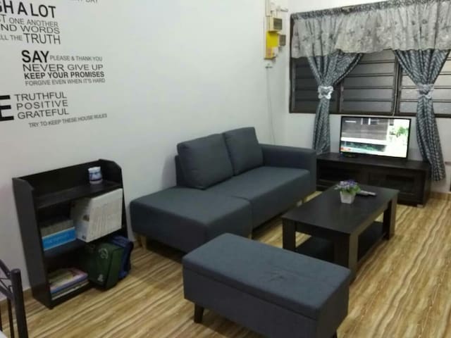 Cempaka Homestay (Bed and Breakfast)