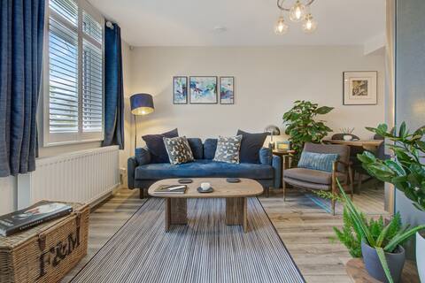Successful Airbnb property: Stylish, Business traveller friendly, Free parking in Rushmoor