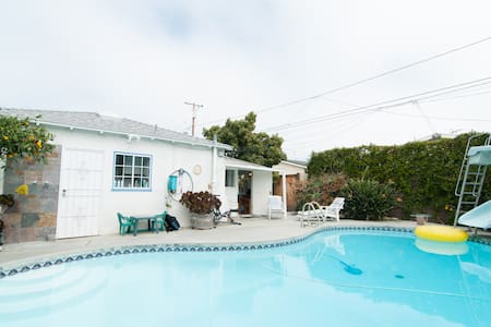 2 Room Poolside Guesthouse +bikes