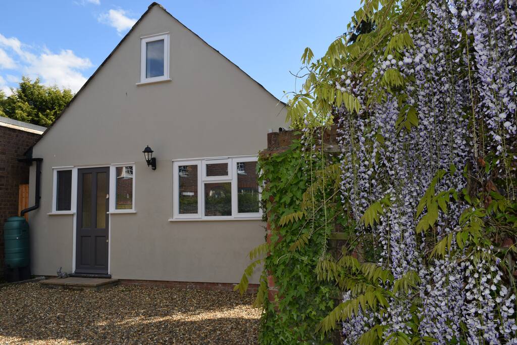 Wisteria Cottage Houses for Rent in Hertfordshire, England, United