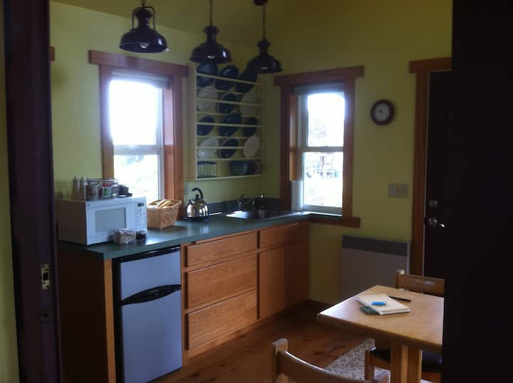 Rog's Retreat at Stockhouses Farm Bungalows for Rent in Cathlamet