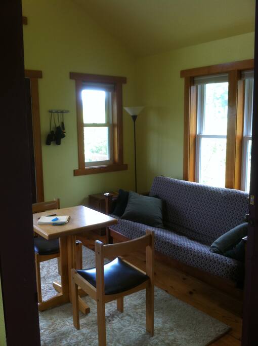 Rog's Retreat at Stockhouses Farm Bed & Breakfasts for Rent in Cathlamet