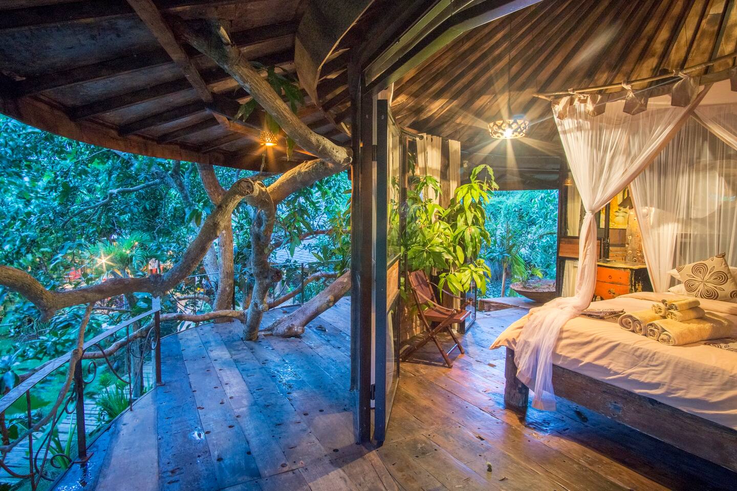 Джунгли внутри тебя. Бали домик на дереве. Эко отель Бали в джунглях. Бали Хижина. Домик в джунглях.