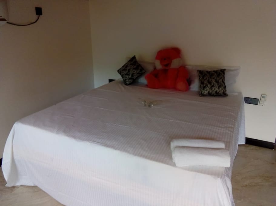 Bedroom 2. Ground floor. King size bed. Air conditioning