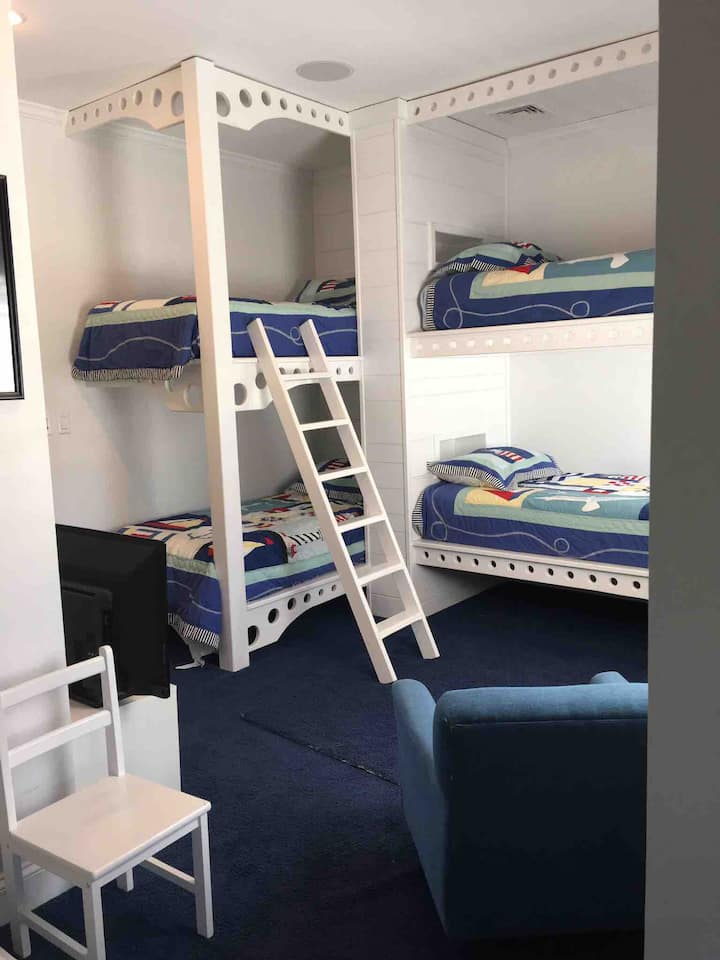 Детски двуетажни легла