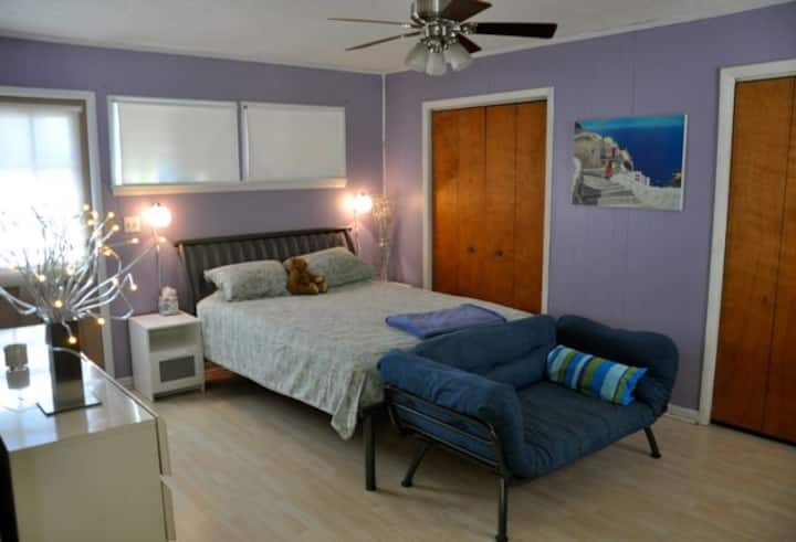 Studio By The Shore ~ walkable 3/4 mile to beach.