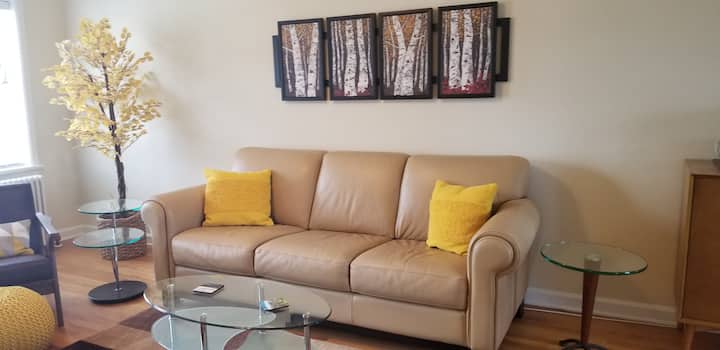 Dulce casa adosada de 2 habitaciones "Moderna de mediados de siglo