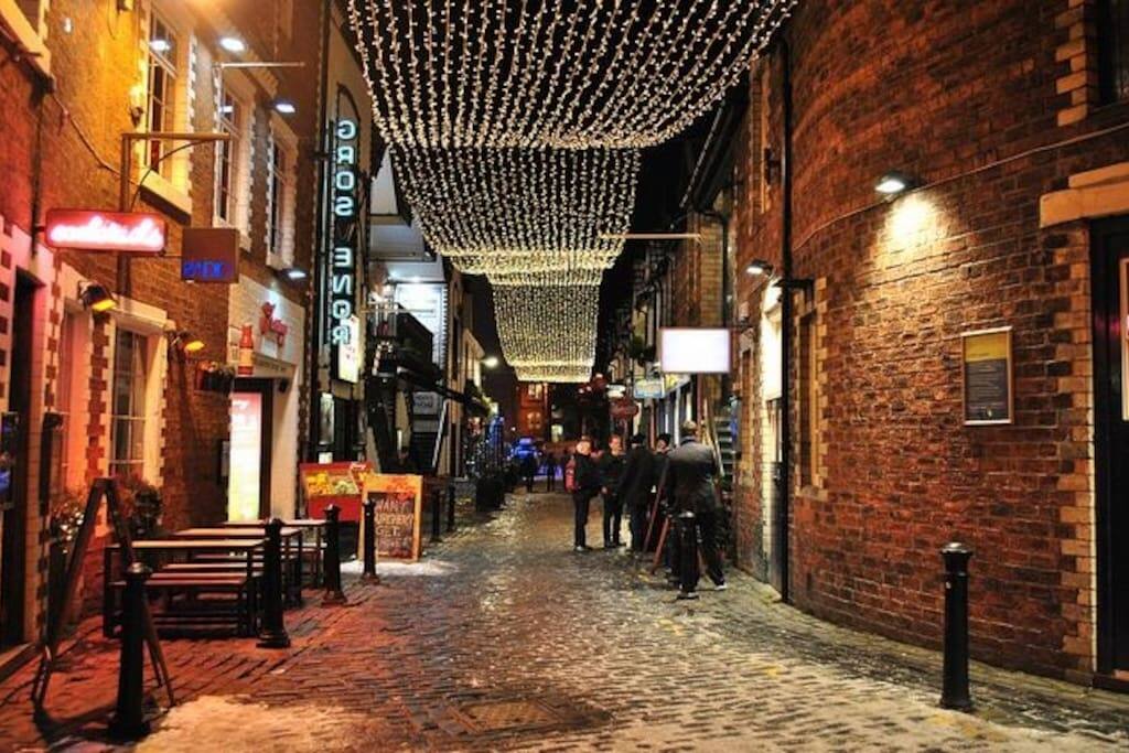 Ashton Lane just a stones throw away
