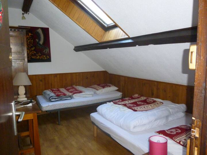 חדר שינה 3 אנשים. קומה שנייה.