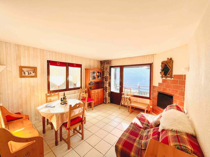 Cosy Apartment In Charming Chalet. Walk To Slopes - La Clusaz