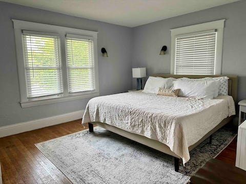 Hidden Gem! Cozy Duplex Downtown Clayton