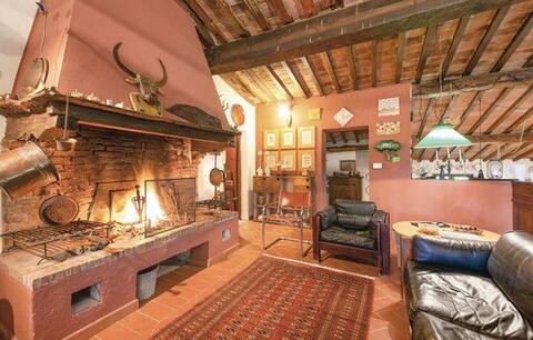 Charming villa with fireplace in the Tuscan countryside